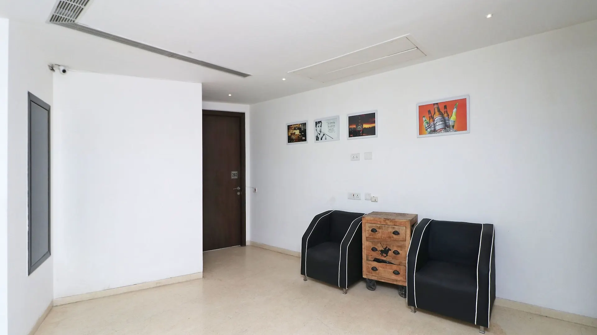 Ξενοδοχείο Oyo 12346 Siris Inn Γκουργκάον