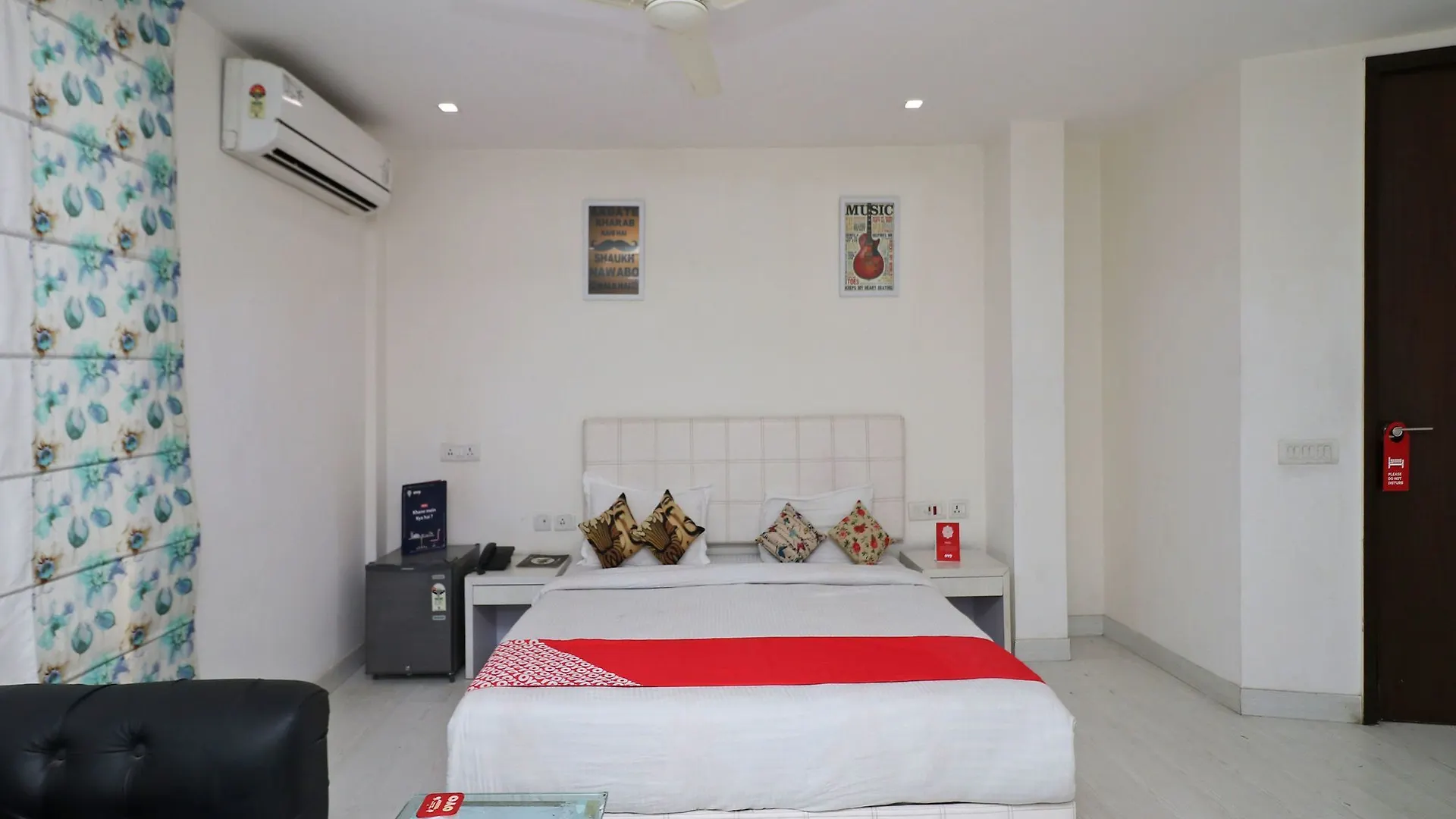 Oyo 12346 Siris Inn Γκουργκάον Ινδία