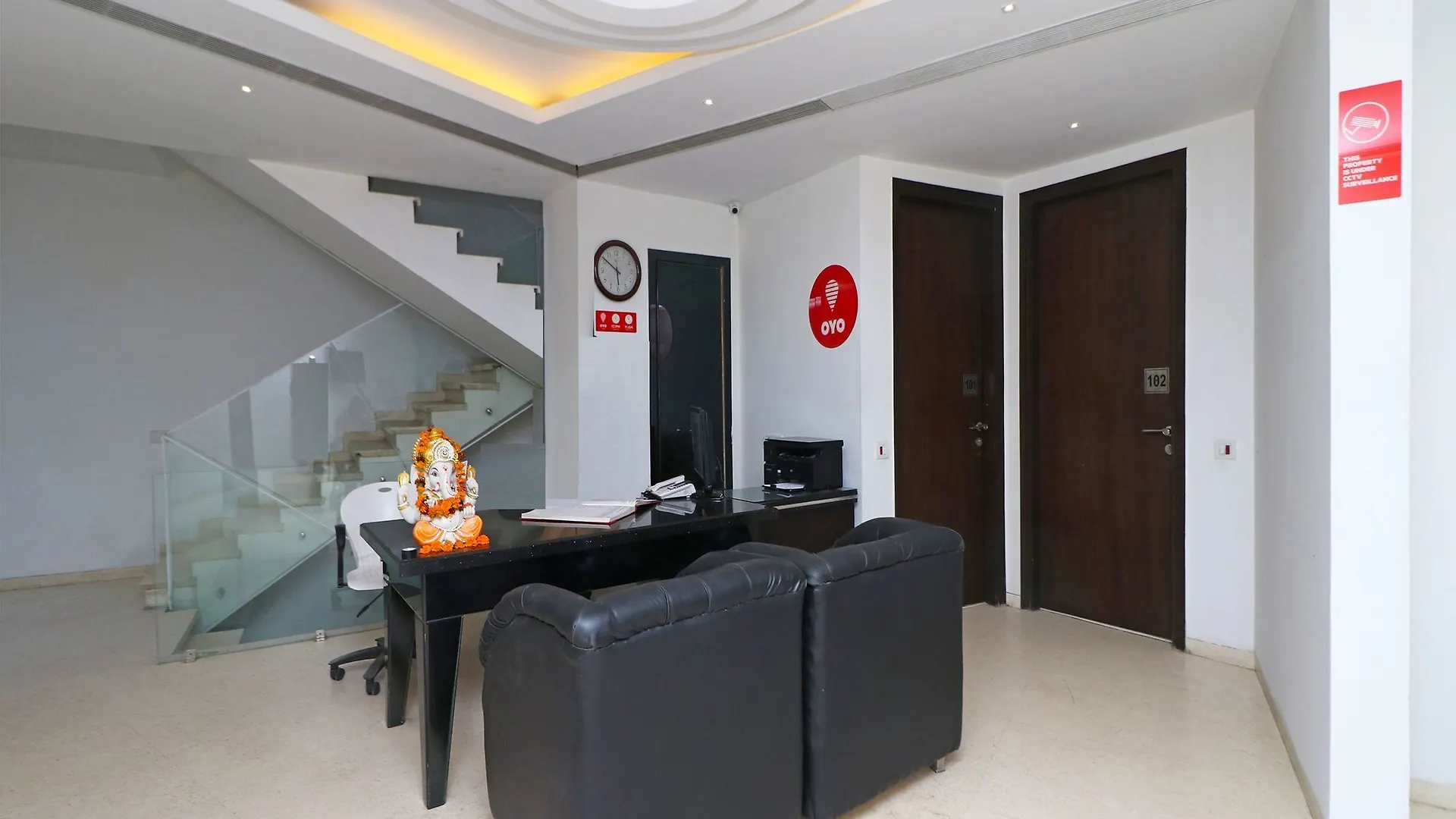 Ξενοδοχείο Oyo 12346 Siris Inn Γκουργκάον