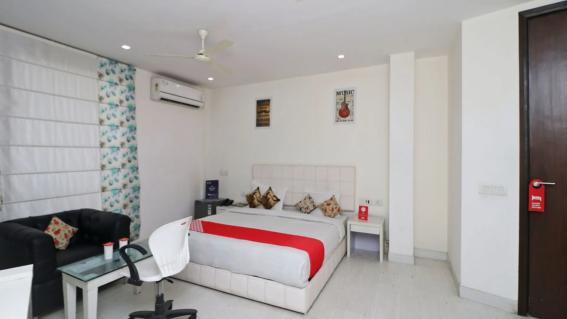 Oyo 12346 Siris Inn Γκουργκάον Ινδία