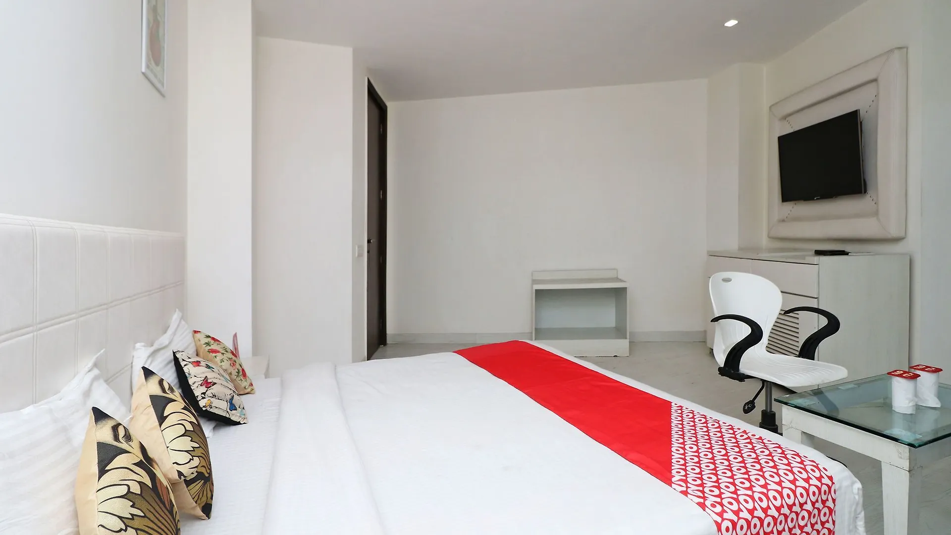 Ξενοδοχείο Oyo 12346 Siris Inn Γκουργκάον